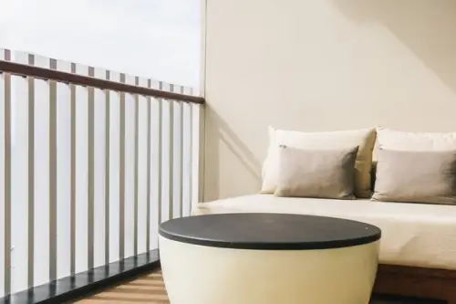 10 trucuri simple privind amenajarea balconului în stil minimalist, dar elegant