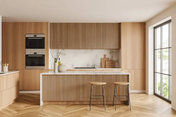 Lemn, piatră, bambus: Materiale naturale pentru un interior durabil și estetic