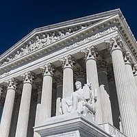 Victorii majore pentru familie la Curtea Supremă a Statelor Unite. Accesul la materiale pornografice, doar cu verificarea vârstei; părinții pot refuza îndoctrinarea copiilor cu ideologie LGBT în școli; interdicția terapiei de „schimbare de gen” pentru copii