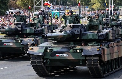 România și Polonia, „prima linie de apărare a NATO contra Rusia”, iau tancuri de miliarde din Coreea