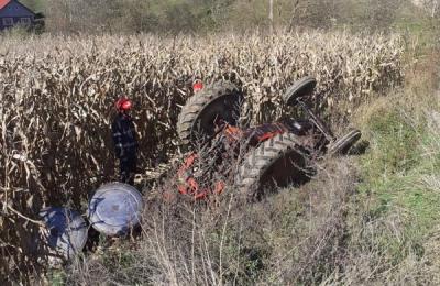 Un tânăr de aproximativ 20 de ani și-a pierdut viața, după ce a fost prins sub un tractor, în localitatea clujeană Năsal