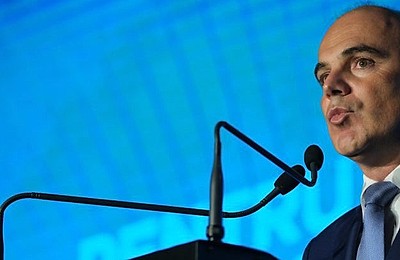 Rareș Bogdan a avut un puseu de patriotism în ședința liderilor Partidului Național Liberal: Eu nu doresc steagul curcubeu pe sediul PNL. Vreau steagul României și Crucea Creștină