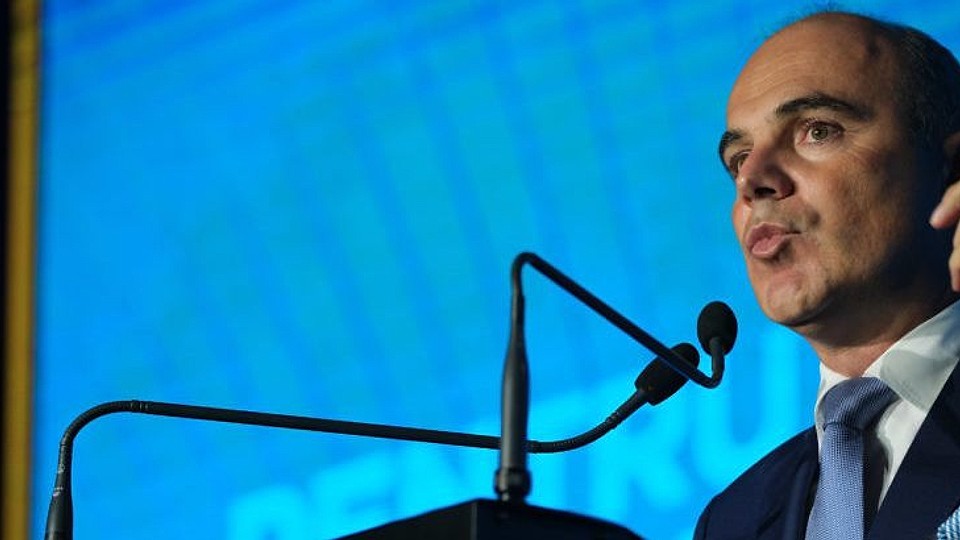 Rareș Bogdan a avut un puseu de patriotism în ședința liderilor Partidului Național Liberal: Eu nu doresc steagul curcubeu pe sediul PNL. Vreau steagul României și Crucea Creștină