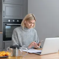 Cum să îți creezi un colț de lucru ergonomic acasă