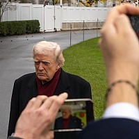 Lovitură la adresa lui Trump: Senatul a votat să-i limiteze puterile în privința unor noi acțiuni militare în Venezuela. „Bombardarea capitalei unei alte națiuni este un act de război”