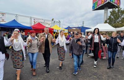 Florin Barbu, la Târgul „Poftim, din România!”, organizat de Primaria Sectorului 4, în parteneriat cu MADR: Cumpăraţi româneşte şi sărbătoriţi româneşte!