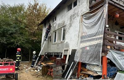 Un incendiu a izbucnit joi după-amiaza la o cabană din localitatea Lunca Cetanului