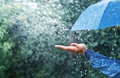 Prognoza meteo, 3 aprilie. Vreme schimbătoare în România. Averse, grindină și ninsori la altitudini mari