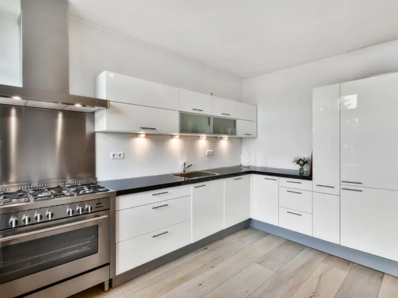 Mobila de bucătărie: materiale, dimensiuni și configurații potrivite stilului tău de viață