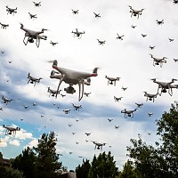 Soluție inovatoare pentru a sparge apărarea Rusiei. „Imaginați-vă 40.000 de drone care atacă simultan“