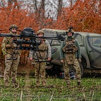 Ucraina face 100.000 drone/an cu 8.500$ bucata. România vrea să „fure meserie” și să le producă la Brașov