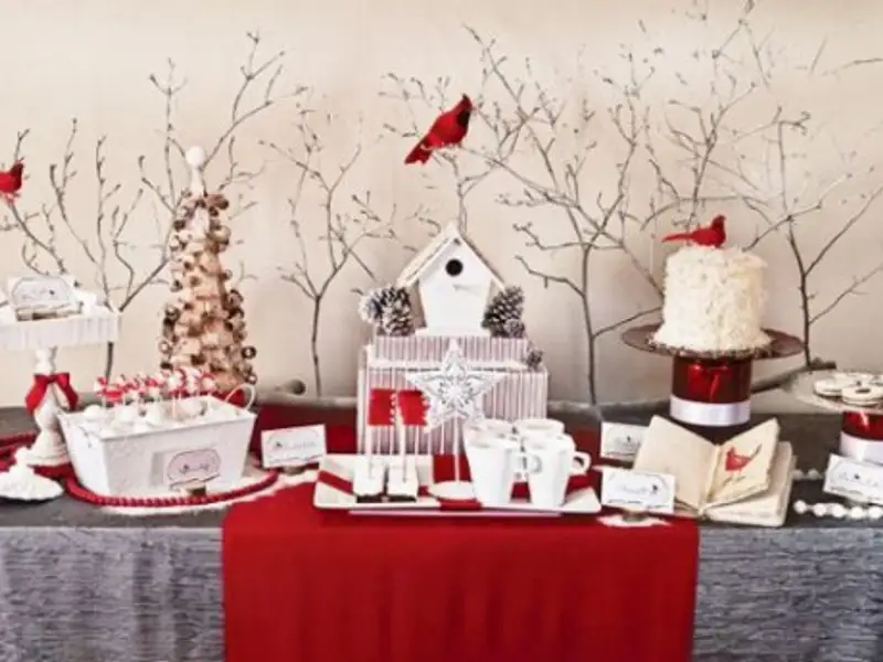 Amenajari de Craciun cu rosu si gri