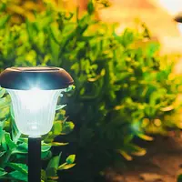 Cum alegeți lămpile solare potrivite pentru curte