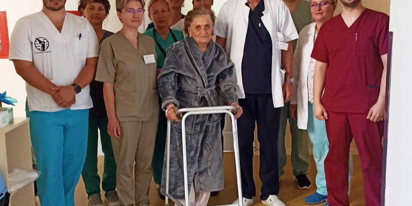 Pacientă în vârstă de 100 de ani, tratată cu succes la Spitalul Clinic Județean de Urgență Cluj, pentru fractură la picior