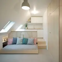 O mansarda de 15 mp transformata intr-un spatiu modern pentru locuit