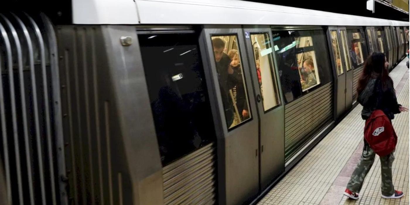 Stația de metrou Piața Sudului, afectată de o lipsă de tensiune. Trenurile circulă cu dificultate