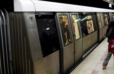 Stația de metrou Piața Sudului, afectată de o lipsă de tensiune. Trenurile circulă cu dificultate