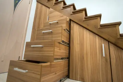 Soluții de depozitare inedite într-un apartament foarte mic