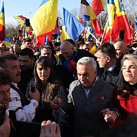 Susținătorii lui Călin Georgescu „invadează” Piața Victoriei. Vor să confiște protestul polițiștilor