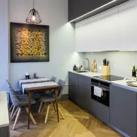 Note masculine intr-un apartament de 2 camere