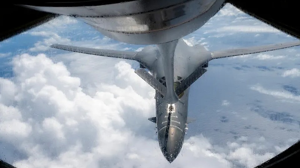 Bombardierele SUA atacă masiv Iran de la o bază din Marea Britanie. Avioanele-cisternă, în Bulgaria