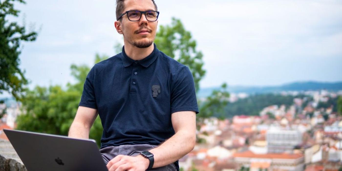 Cursant WellCode, pareri despre mentoratul in IT: ”Am inceput sa dezvolt aplicatii singur, in 5-6 luni”