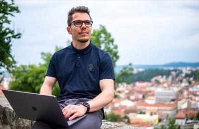 Cursant WellCode, pareri despre mentoratul in IT: ”Am inceput sa dezvolt aplicatii singur, in 5-6 luni”