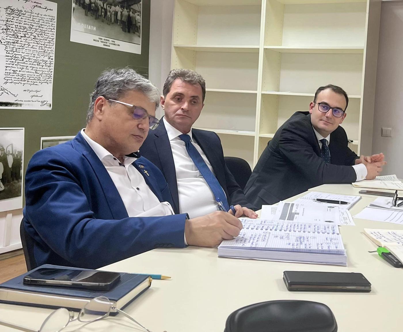 Boloş, după întâlnirea cu echipa Autorităţii Vamale Române: Mă interesează dotarea punctelor de trecere a frontierei cu sisteme noi de securitate, scanere pentru autovehicule şi containere