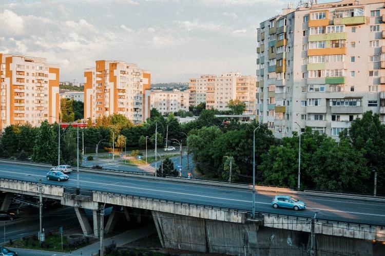 Blocurile noi din municipiul Cluj-Napoca vor dispune de stații de încărcare pentru mașini electrice