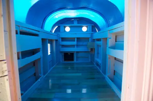 Case din materiale reciclate pentru oamenii nevoiasi