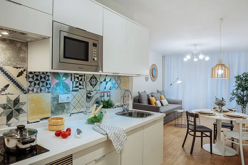 Inainte si dupa: o reamenajare moderna pentru un apartament mic