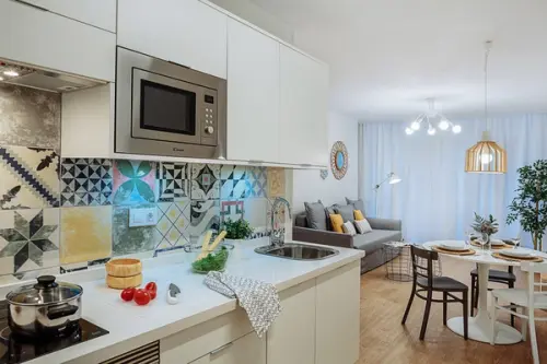 Inainte si dupa: o reamenajare moderna pentru un apartament mic