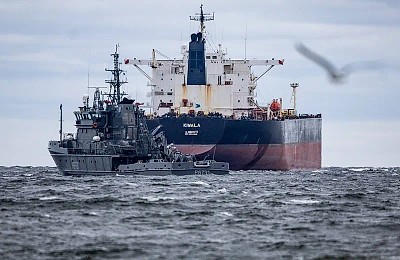 SUA, sancțiuni pentru petrolierele din umbră ale lui Putin. Turcia le „scapă” pe lângă coastele Mării Negre
