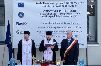 Spitalul orășenesc din Huedin fost reabilitat și dotat cu aparatură medicală. Valoarea investițiilor este de peste 25,5 milioane lei