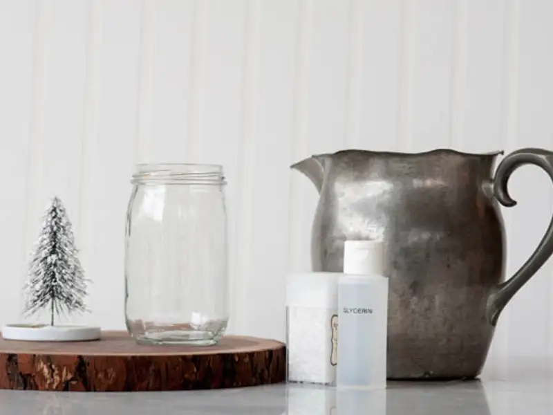 Decoratiuni de Craciun handmade: cum sa-ti faci un glob de zapada