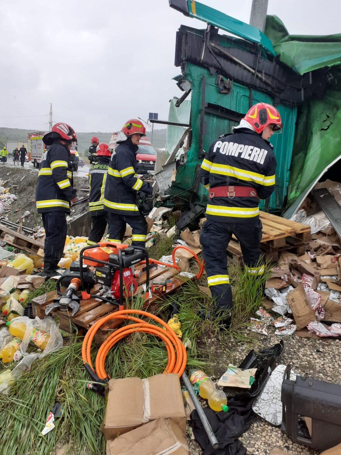 Un bărbat și-a pierdut viața marți după-amiaza, după ce s-a răsturnat cu TIR-ul la intersecția cu Leghia