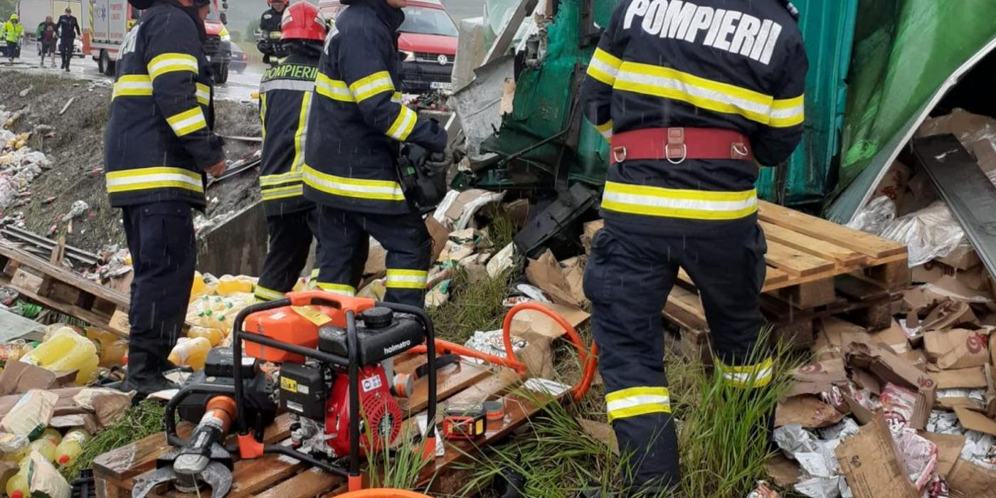 Un bărbat și-a pierdut viața marți după-amiaza, după ce s-a răsturnat cu TIR-ul la intersecția cu Leghia