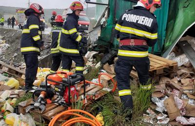 Un bărbat și-a pierdut viața marți după-amiaza, după ce s-a răsturnat cu TIR-ul la intersecția cu Leghia