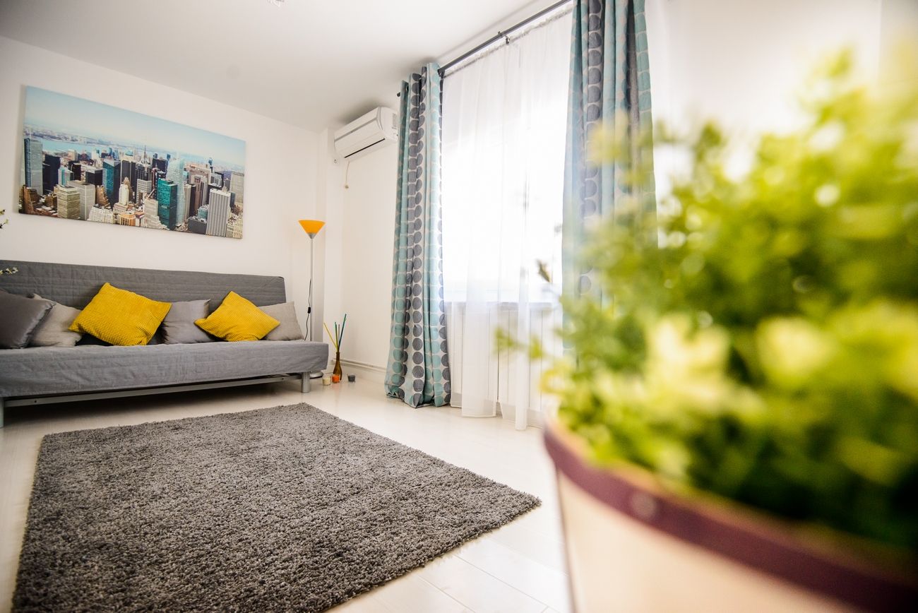 Casele cititorilor: garsoniera functionala de 27mp amenajata de Anca si Florin