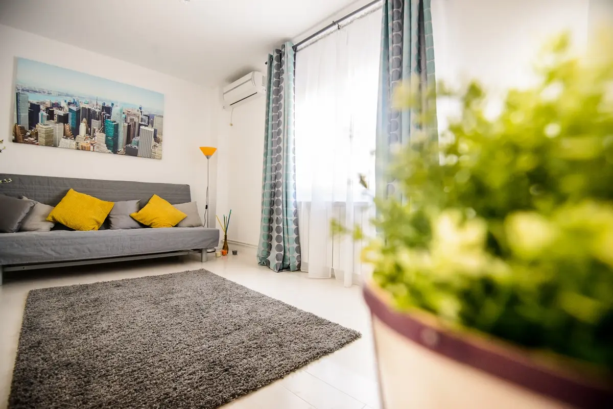 Casele cititorilor: garsoniera functionala de 27mp amenajata de Anca si Florin