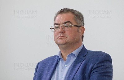 Directorul numit de Firea la Obregia, care a încercat să mușamalizeze starea bătrânilor din azilele groazei, are vilă în Voluntari și patru mașini de lux: Porsche, Lexus, două BMW