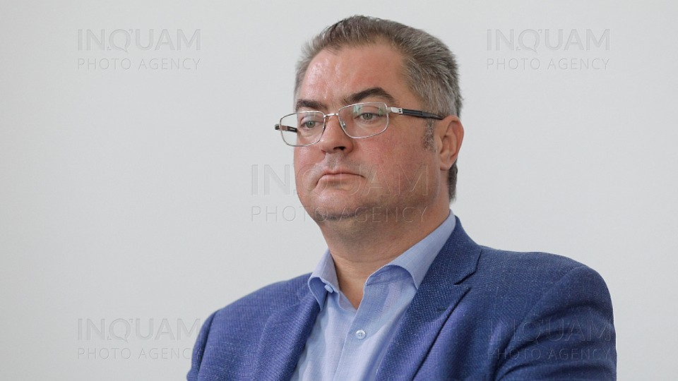 Directorul numit de Firea la Obregia, care a încercat să mușamalizeze starea bătrânilor din azilele groazei, are vilă în Voluntari și patru mașini de lux: Porsche, Lexus, două BMW