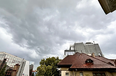 Actualizare METEO | Ploi și temperaturi mai scăzute în București. Prognoza ANM pentru Capitală și coduri galbene de vânt în țară