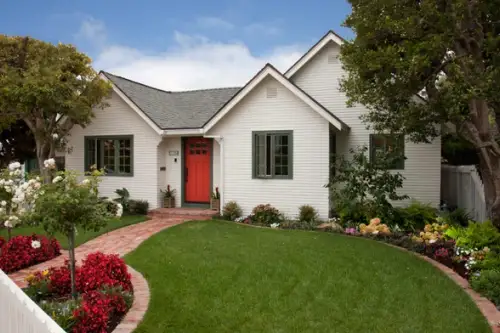 Sfaturi pentru curti sau gradini de dimensiuni medii si mici