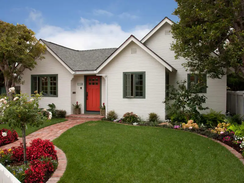 Sfaturi pentru curti sau gradini de dimensiuni medii si mici