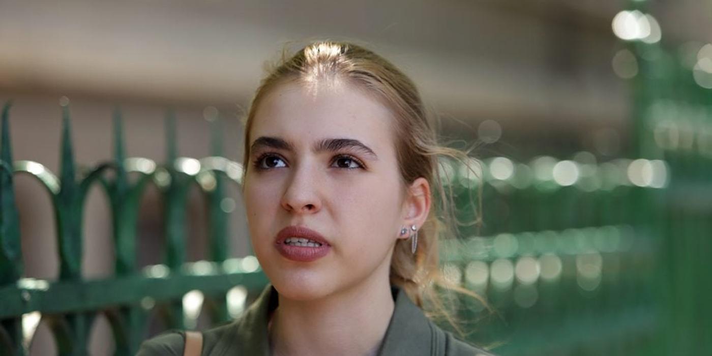 A fost pusă să dea Bacul desculță din cauza înscrisurilor de pe adidași. Elevii de la Colegiul „Șincai” cărora li s-au anulat lucrările povestesc prin ce au trecut