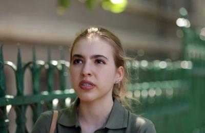 A fost pusă să dea Bacul desculță din cauza înscrisurilor de pe adidași. Elevii de la Colegiul „Șincai” cărora li s-au anulat lucrările povestesc prin ce au trecut