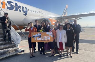 O tânără din Bistrița va călători gratuit timp de 1 an de zile cu avionul