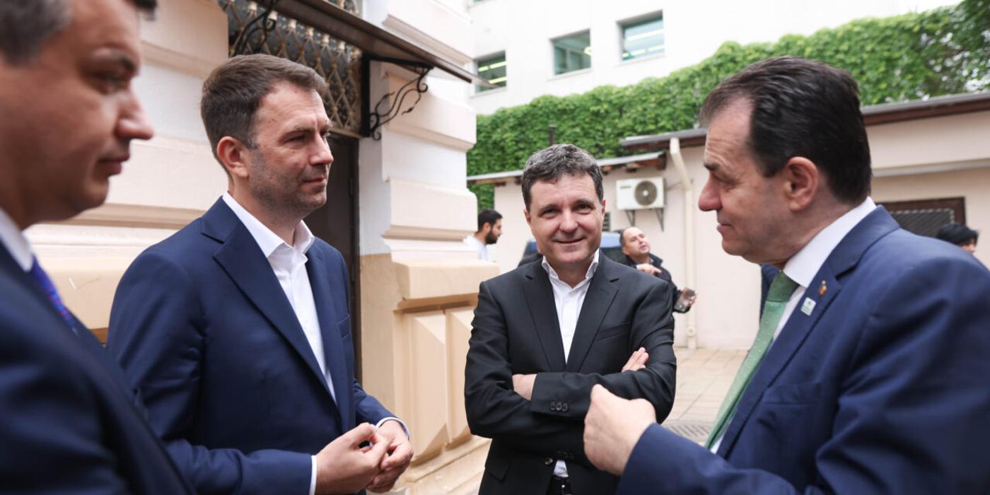 Nicușor Dan și-a depus oficial candidatura pentru un nou mandat la Primăria Capitalei. Piedone: ”Nu mă retrag și nu negociez”