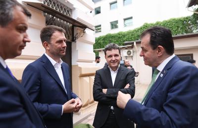 Nicușor Dan și-a depus oficial candidatura pentru un nou mandat la Primăria Capitalei. Piedone: ”Nu mă retrag și nu negociez”